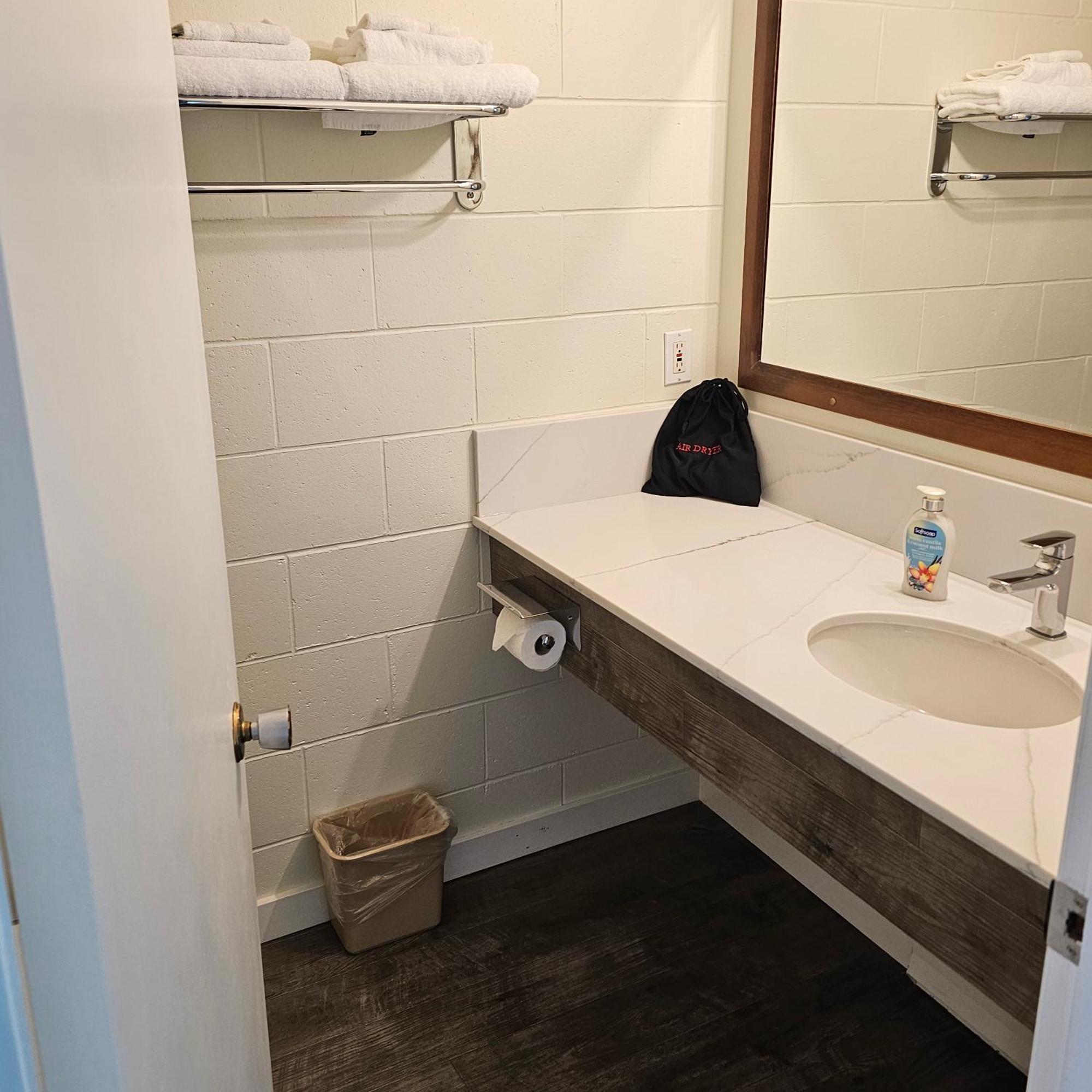 Pacific Rim Motel Ucluelet Zewnętrze zdjęcie